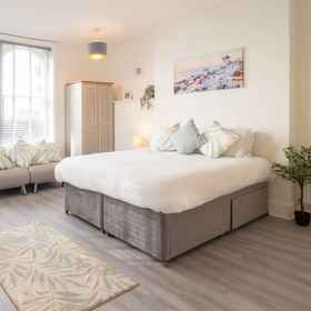 Room 1 Host Stay Harbour Lights, Khách sạn Sarre