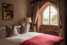 อื่นๆ The Manor House Inn