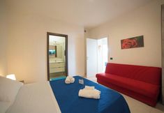 Others 7 Quadri Pino Near The Sea 4