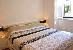 기타 2 La Dolce Vita-Old Town