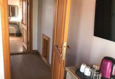 Others 7 Green Mansion