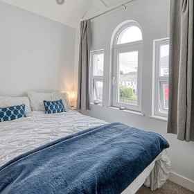 Room1Host Stay Sail Loft,Deviock公寓