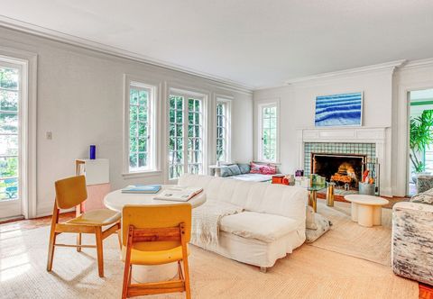 기타 Hudson Valley Estate on 4 Acres w/ Private Pool!