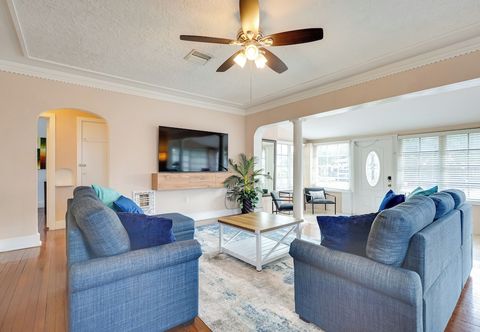 Others House w/ Shared Pool Access: 4 Mi to Beaches!