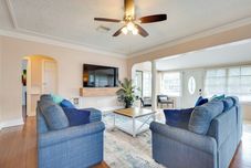 Others House w/ Shared Pool Access: 4 Mi to Beaches!