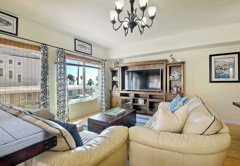 Others South Pacific Walk to Beach!