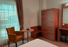 Lain-lain 2 The Riada Hotel