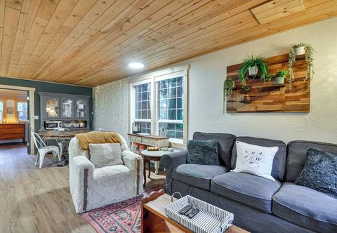 其他 Hike, Ski & Explore: Rhododendron Forest Retreat!