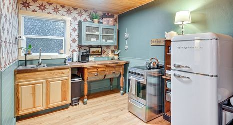 其他 2 Hike, Ski & Explore: Rhododendron Forest Retreat!