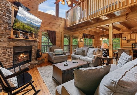 Others Triple Mountain View Stunning 4 BDR Cabin w/ Private Hot Tub, Game Room