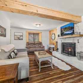 Primary image 1 Dollys Darling Privacy for 12, Pigeon Forge Hotels