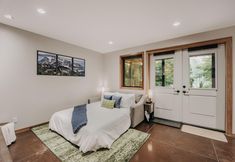 Others 2 Ensuite 08 - A Newly Remodeled Studio - A Perfect Romantic Getaway