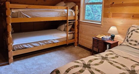 Lainnya 2 Two Bedroom Real Log Cabin With Wifi and EV Char ger