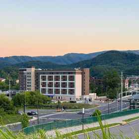 Primary image 1 Drury Plaza Hotel Pigeon Forge, Khách sạn The Island in Pigeon Forge