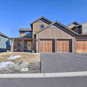 Interior 1 Modern Mtn Oasis w/ Patio, Hot Tub & Grill!, Central Oregon Community College Hotels