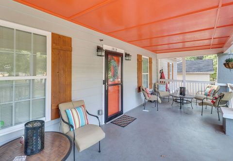 Others Updated Farmhouse w/ Yard, 10 Mi to Dtwn Atlanta