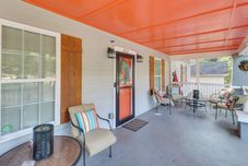 Others Updated Farmhouse w/ Yard, 10 Mi to Dtwn Atlanta