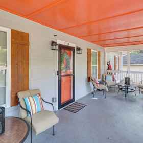 Interior 1 Updated Farmhouse w/ Yard, 10 Mi to Dtwn Atlanta, Hamilton E. Holmes Hotels