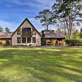 Primary image17 ½ Acre Private Ranch Home w/ Pool + Game Loft,蒙哥马利县別墅