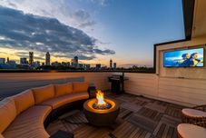 Khác Luxurious Midtown Home Rooftop Views by Silverx