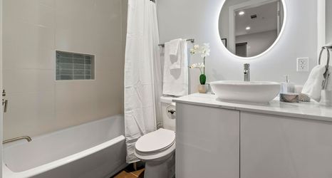 อื่นๆ 2 Luxurious Midtown Home Rooftop Views by Silverx