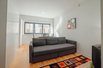 Others 4 Downtown Sunny Apartment by Vacationy