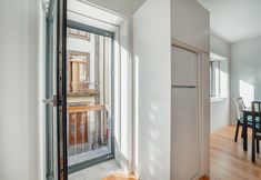 Others 2 Downtown Sunny Apartment by Vacationy