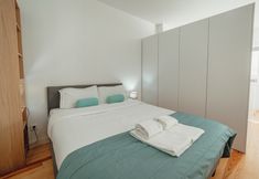 Others 3 Downtown Sunny Apartment by Vacationy