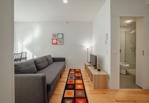 Others Downtown Sunny Apartment by Vacationy