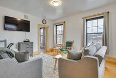 其他 Walk to Proctors Theatre: Cozy Downtown Apartment