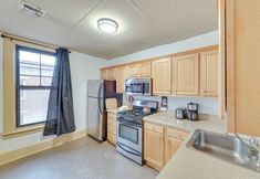 其他 7 Walk to Proctors Theatre: Cozy Downtown Apartment