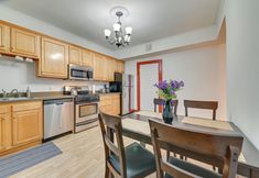 其他 7 < 1 Mi to Rivers Casino: Downtown Schenectady Apt