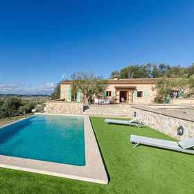 Primary image 1 Charming Villa With Private Pool, 에스텔렌스 호텔