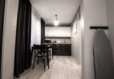 อื่นๆ 2 Opera Wall Suite