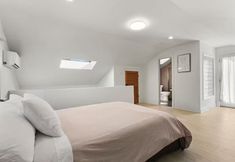 Lain-lain 2 Joyful Kirkland Home, Near Beach, Hot Tub & AC