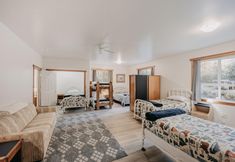 Others 4 Welcome to The Baker House Retreat - The Ranch House and The Bunk House