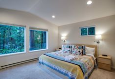 Others 2 Glacier Springs Cabin - Wood Stove, Hot Tub, Wifi, Sleeps 8