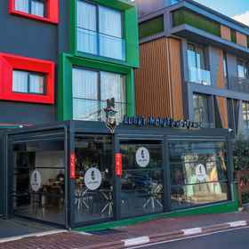 Primary image 1 Lucky Monkey Midi Hotel, Hotel Galeri Kristal