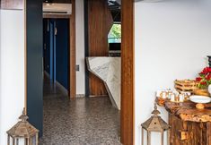 Others 2 Lucky Monkey Midi Hotel