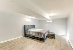 기타 5 3 Mi to Dtwn: Home w/ Yard in Newark