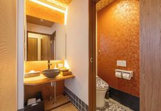 Others 7 Miro Fushimiinari Tei South