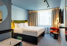 기타 6 TRIBE Krakow Old Town