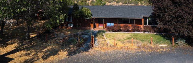 其他 Smith Rock Base Camp Sleeps 6!