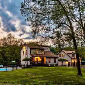 Room1Family Fun Oasis Hot Tub Steam Room Pool Stream Firepit Games,Opus 40飯店