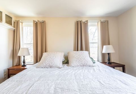 Others Cozy Easy Access to the Best of the Hudson Valley