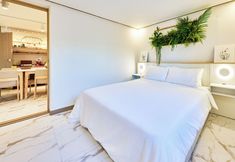 Others 7 SA Tailored Serviced Home near Metro