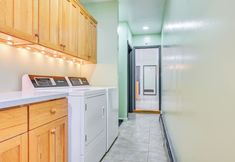 其他 4 2 Mi to Dtwn: Retreat w/ Game Room in Delhi!