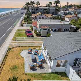 Room 1 Carlsbad Blvd Villa in Carlsbad, Sleeping Tiger Coffees 호텔