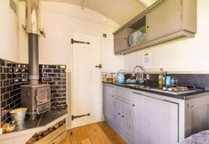 Others 4 Host Stay The Hartley Hut