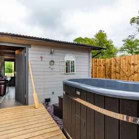 Room1Host Stay 螢火蟲水療小屋,Narborough飯店